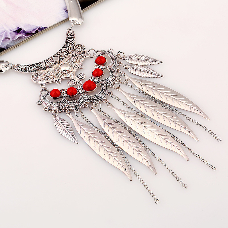 Bohemian Hollow Sweater Chain Dangling Feather Pendant Necklace - Red