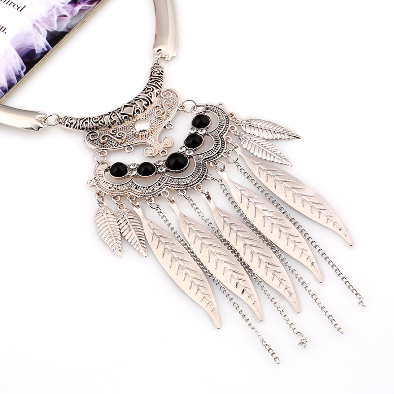 Bohemian Hollow Sweater Chain Dangling Feather Pendant Necklace - Black